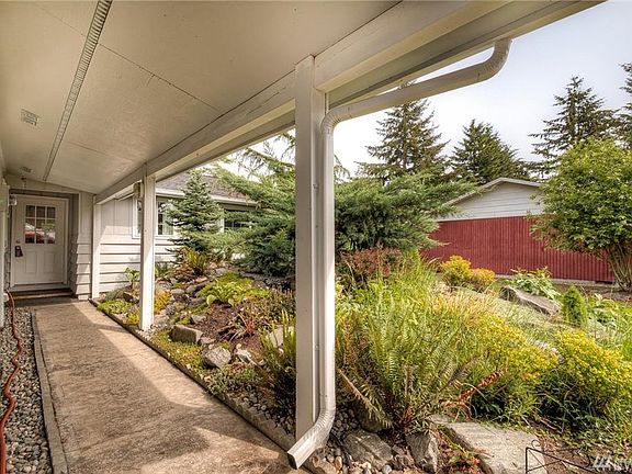3rd image of 6820 6th Ave SW