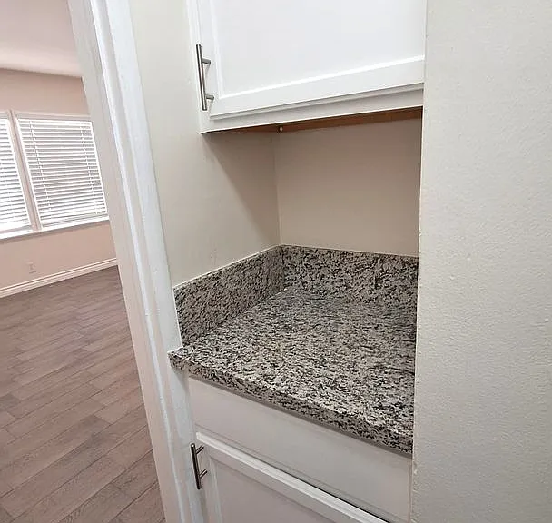 4033 W El Segundo Blvd — Photo 28