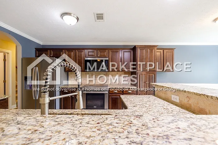 2467 Newbury Ave — Photo 9