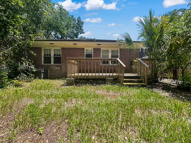 811 Broxton St — Photo 16