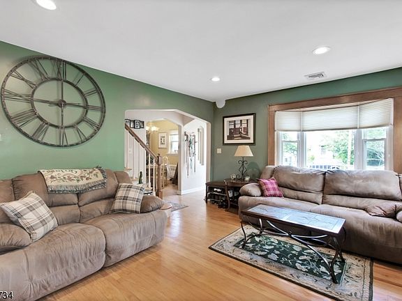 3rd image of 8 Margaret Ct