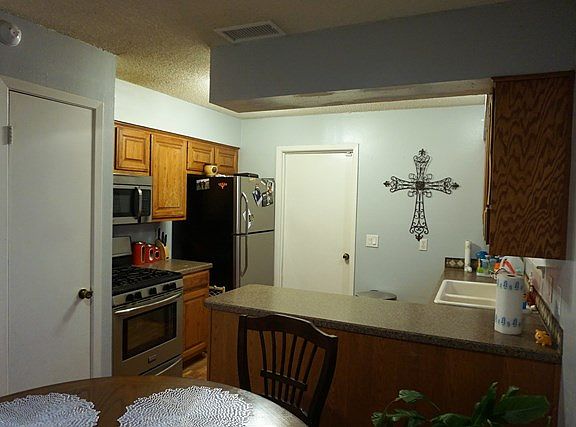 5th image of 8735 Holiday Dr