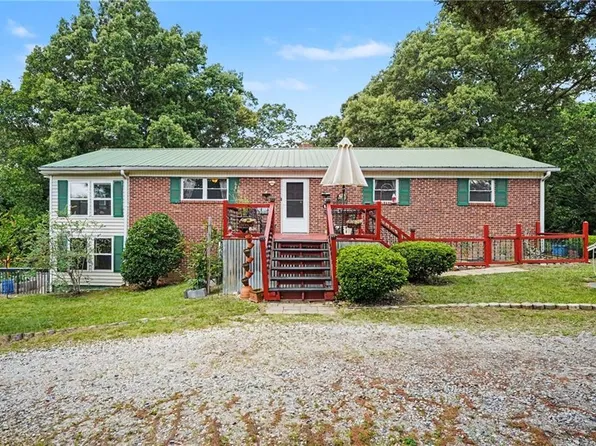 202 Arrowood Ln, Jamestown, NC 27282