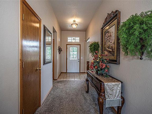 4th image of 711 E Forest Court Ln