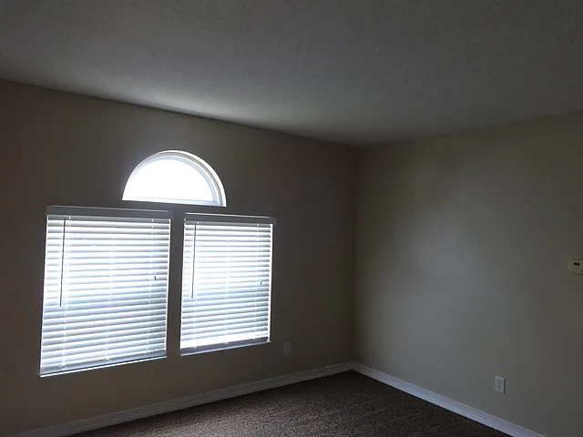 838 Avalon Dr — Photo 7