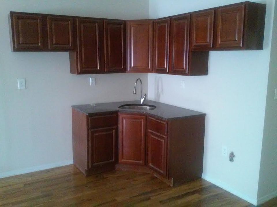 1st image of 10439A 164 St