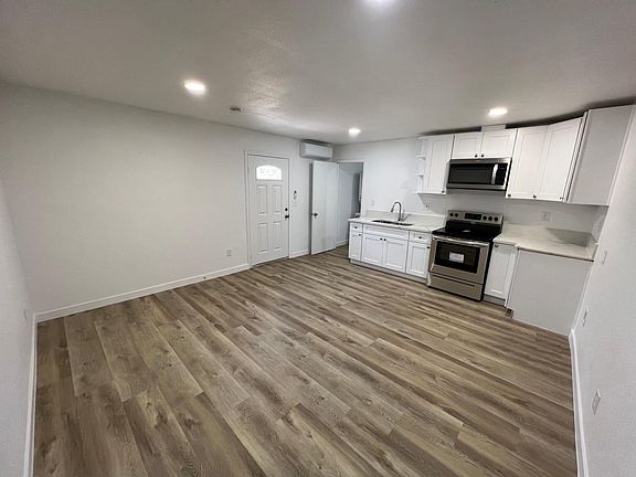 4th image of 13636 Thunderbird Dr #2