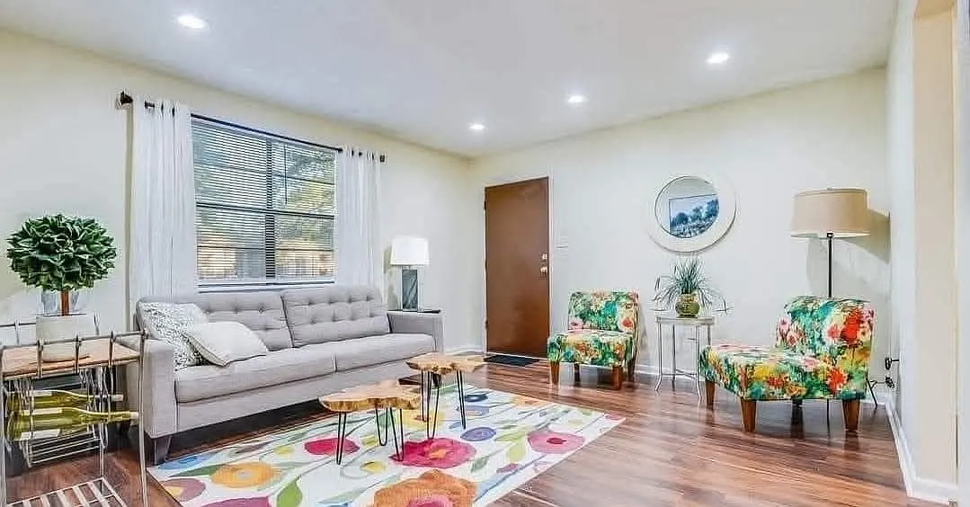 2 bed, 900 sqft, $1,350 — Photo 1