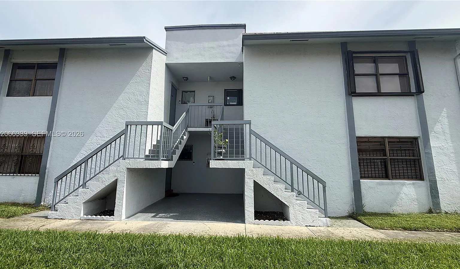 Lago Grande Five-C Condo — Photo 1