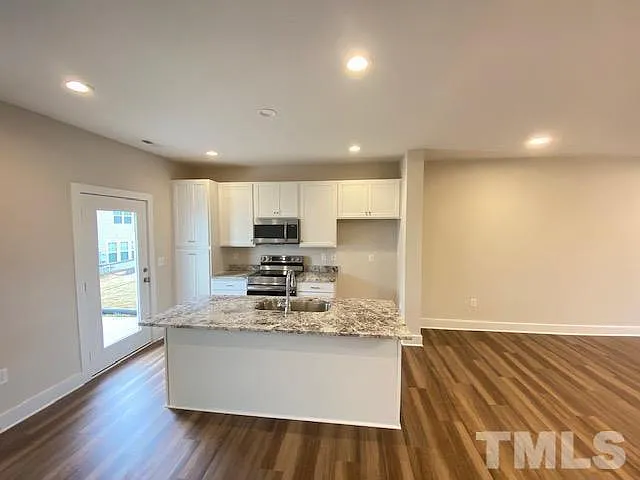904 Hillman Ln — Photo 18
