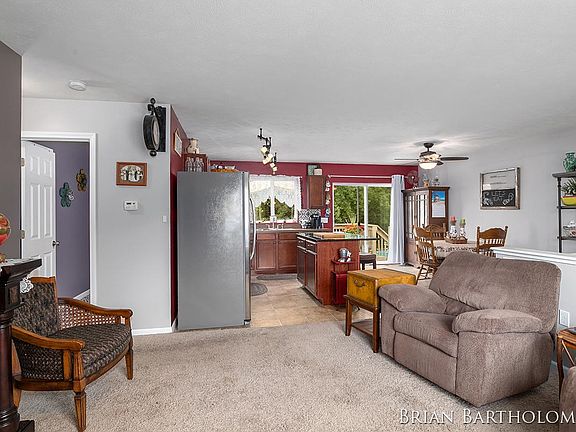 3rd image of 708 W Harmony Dr