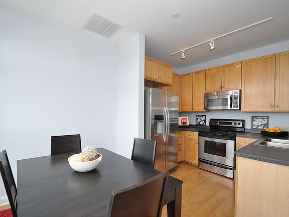 5th image of 1920 N Farwell Ave APT 400