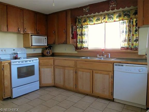 4th image of 2142 Stanhope Kelloggsville Rd