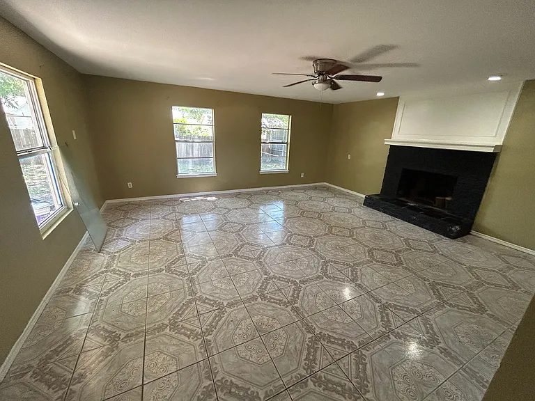 402 Nickens Rd — Photo 2