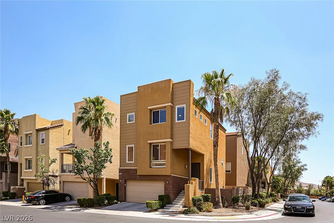 3 bed, 4.0 bath, 1930 sqft, $2,195 — Photo 2