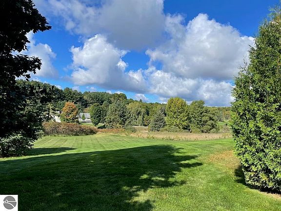 4th image of 2737 Green Meadows Dr