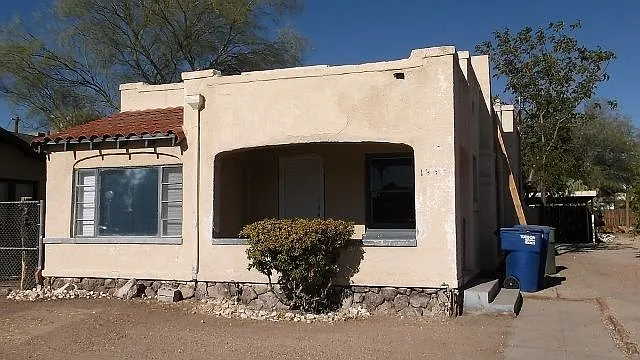 1332 N 1st Ave — Photo 1