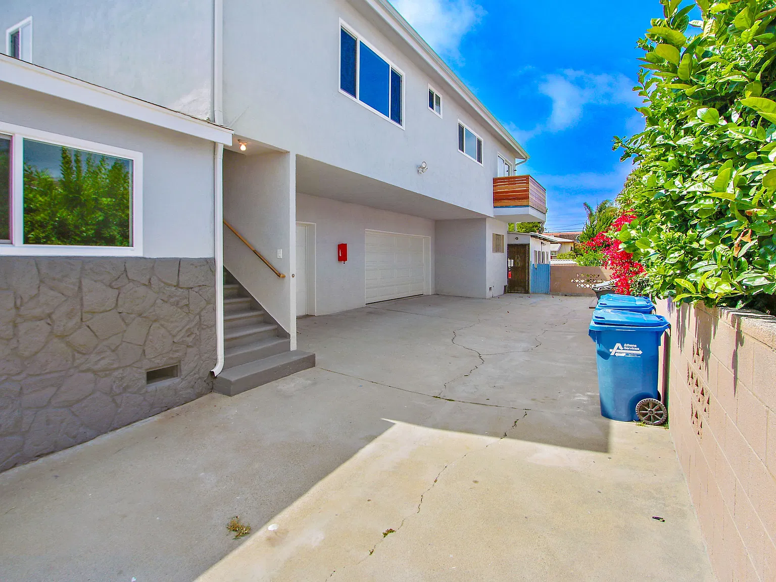 3 bed, 1000 sqft, $4,195 — Photo 3