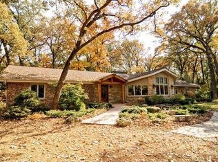 2S025 Yvonne Ln, Wheaton, IL 60189