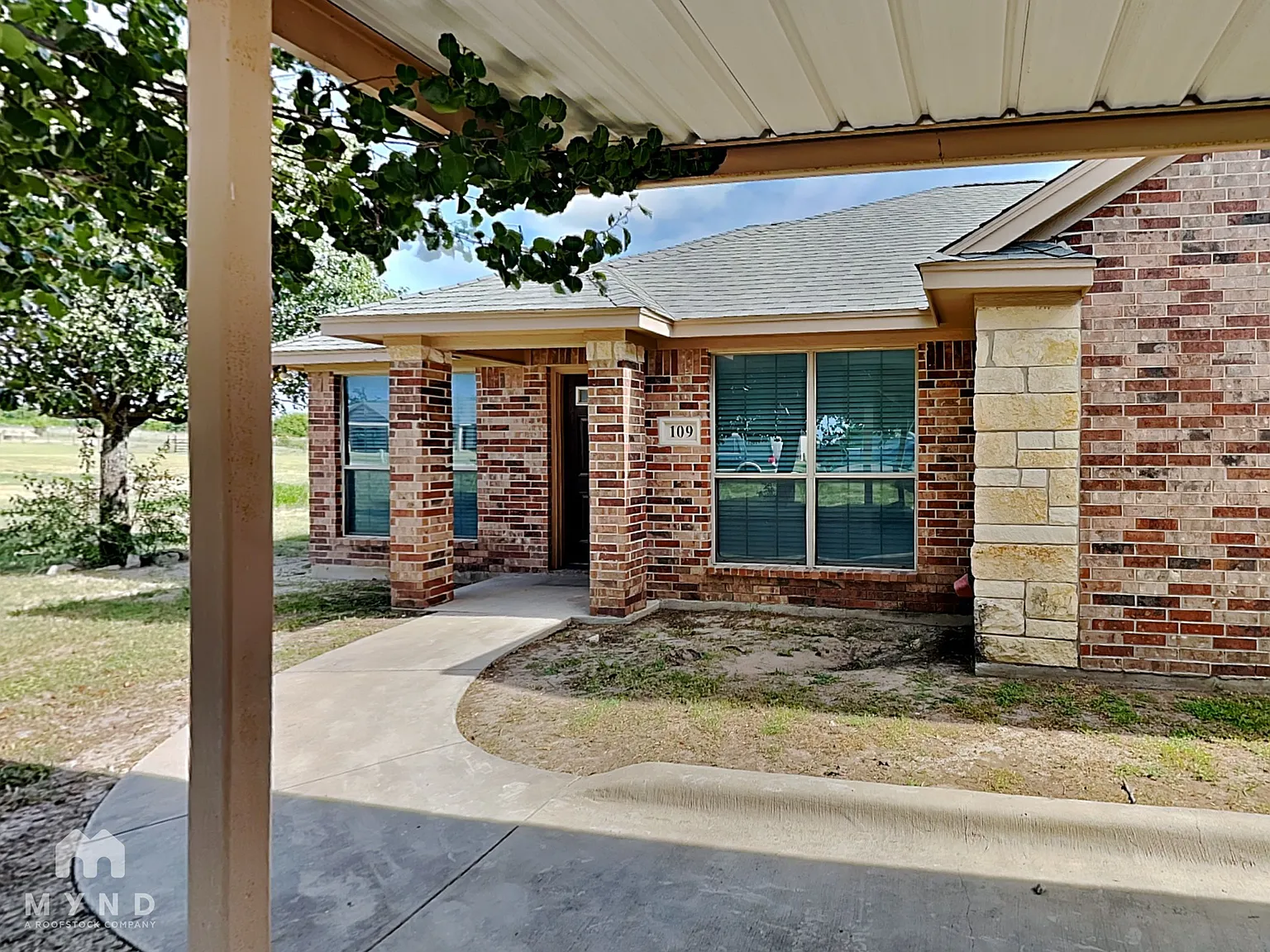 3 bed, 2.0 bath, 1250 sqft, $1,599 — Photo 1