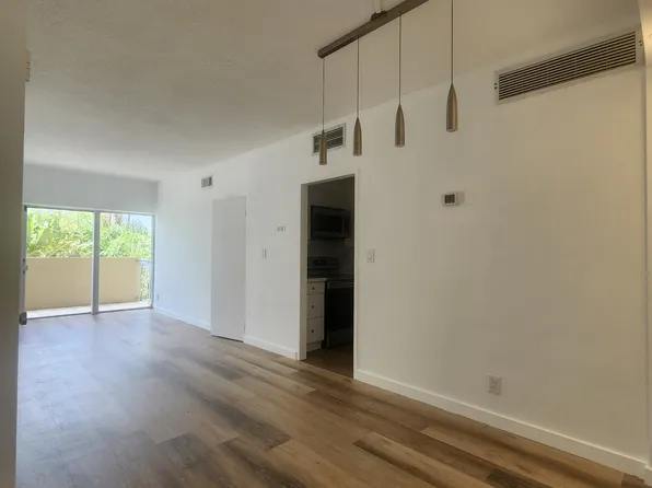 880 NE 69th St APT 2K, Miami, FL 33138