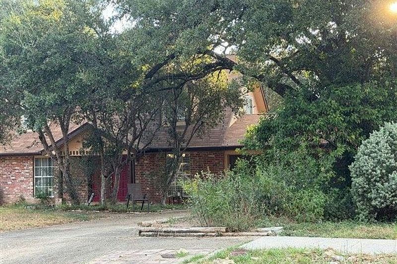 1st image of 9012 Brigadoon St