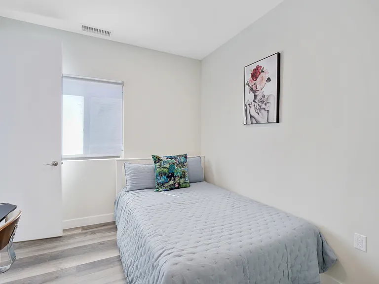 1280 W 37th Pl #B2B3 — Photo 16