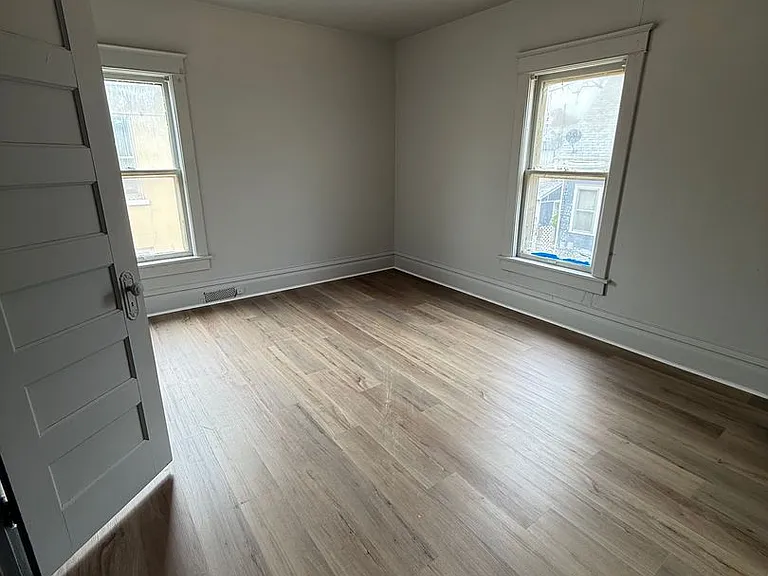 415 George St — Photo 8