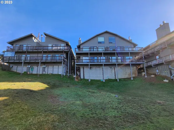 29134 Ellensburg Ave APT 18, Gold Beach, OR 97444