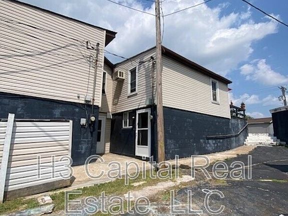 2nd image of 117 N Shamrock St #10