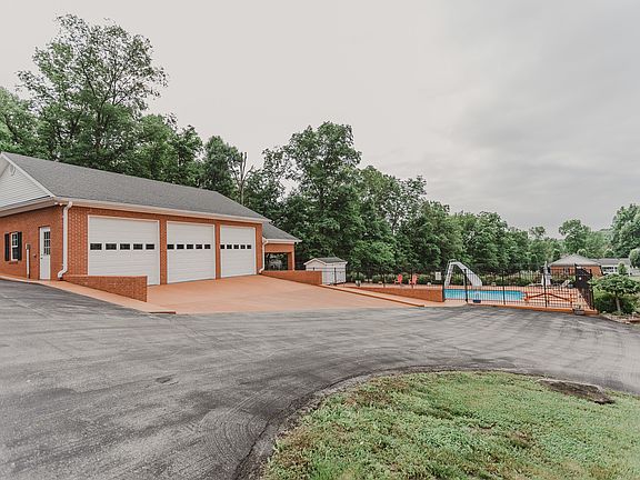 4th image of 244 Lindsay Ln
