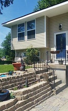 3rd image of 512 Vine St