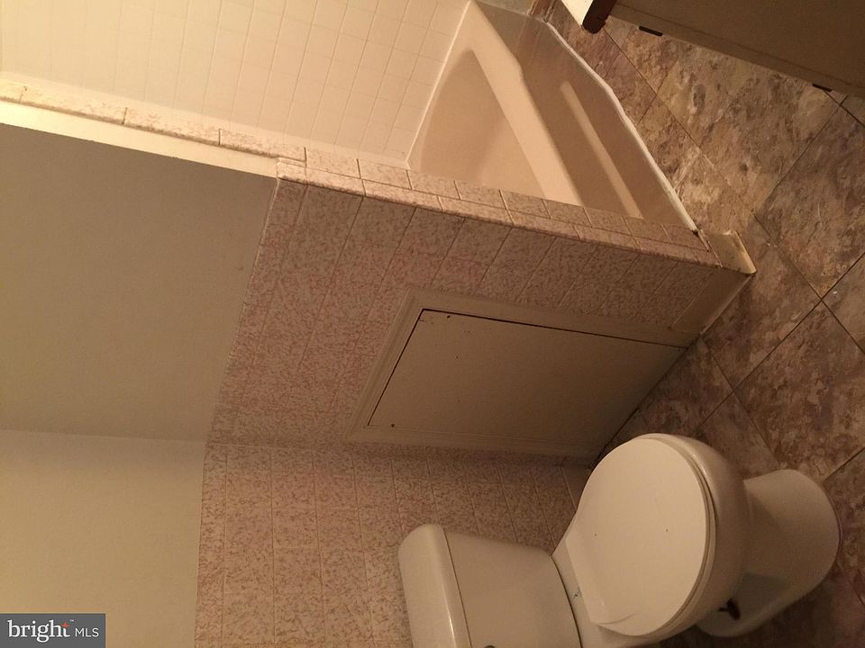 2nd image of 1008 Franklin St