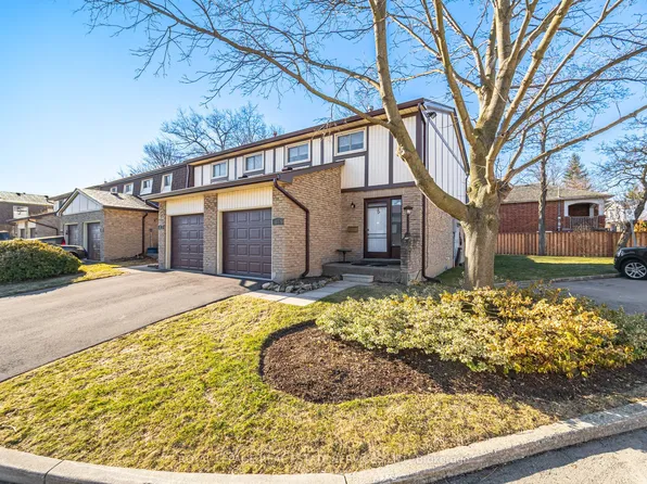 300 Rexford Dr #36, Hamilton, ON L8W 1P5