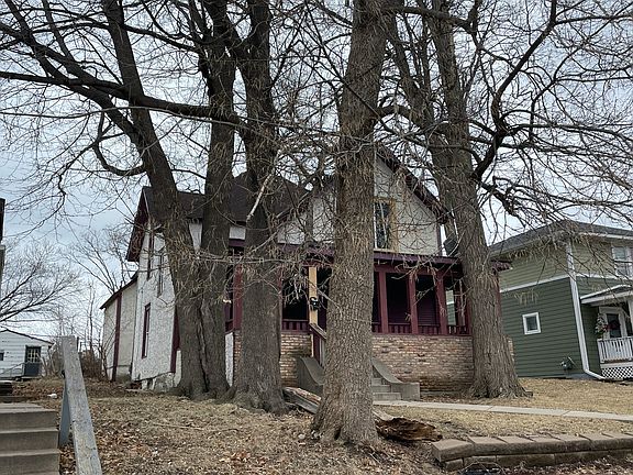 3rd image of 2218 Irving Ave N