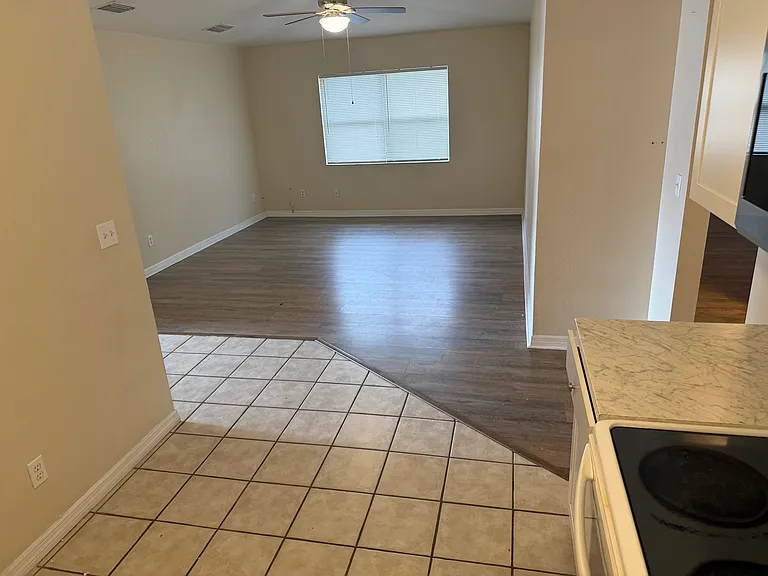1129 Graystone Ave — Photo 9