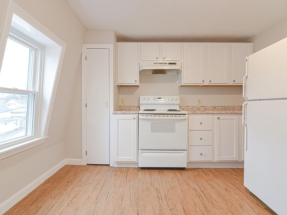 282 Washington St West Warwick RI Zillow Apartments for Rent in