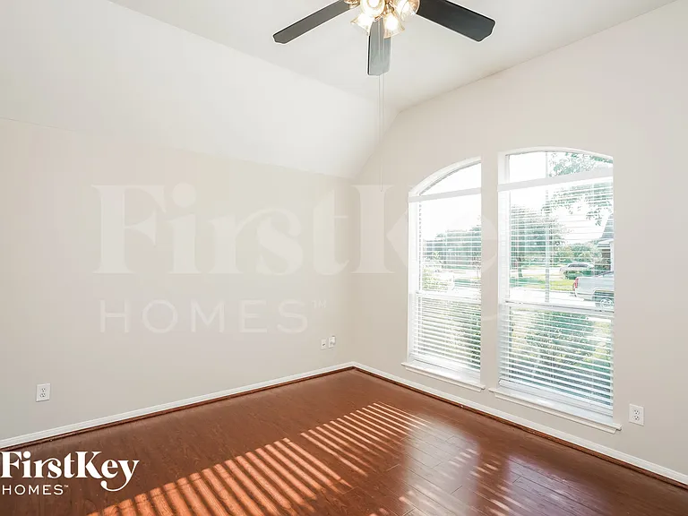 3310 Rainport Dr — Photo 11