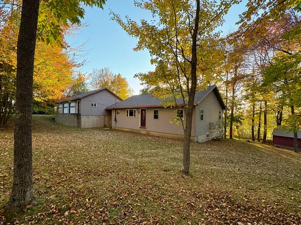 557 Enfield Road, Lincoln, ME 04457