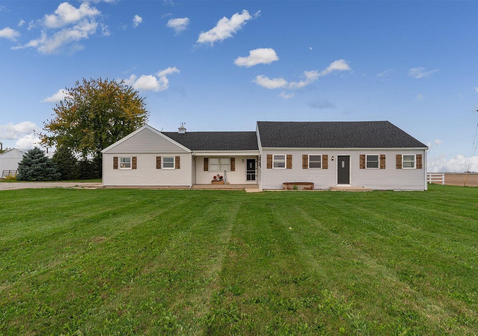 17594 N 2500 East Rd, Towanda, IL 61776 | Zillow