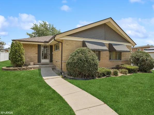 2221 Boeger Ave, Westchester, IL 60154