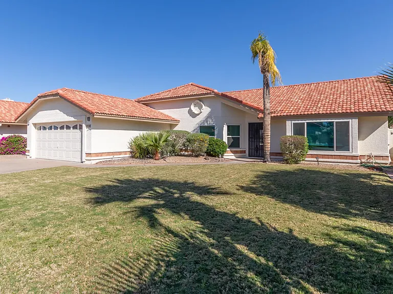 9138 E Davenport Dr — Photo 3