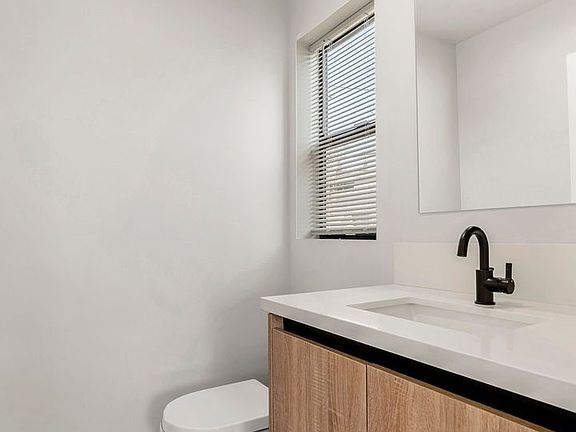 5th image of 1130 N Tamarind Ave #1132