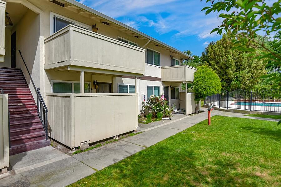 1st image of 46728 Crawford St #20-L