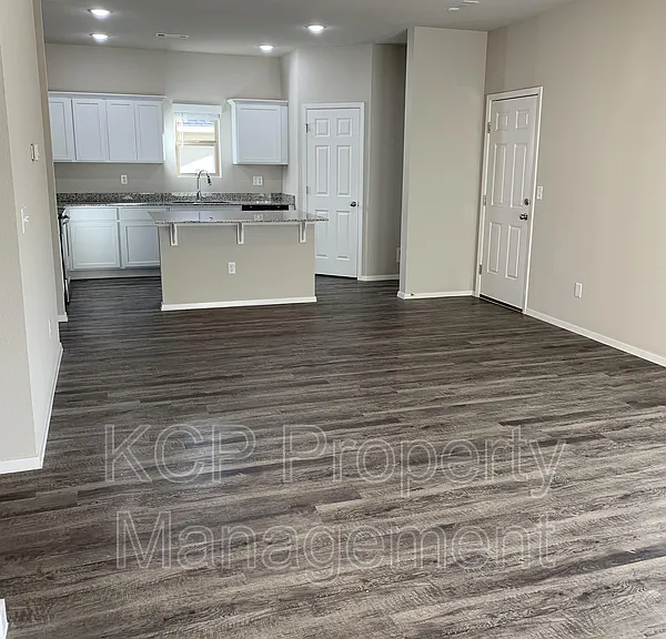 1127 S Kingfisher Ln — Photo 3
