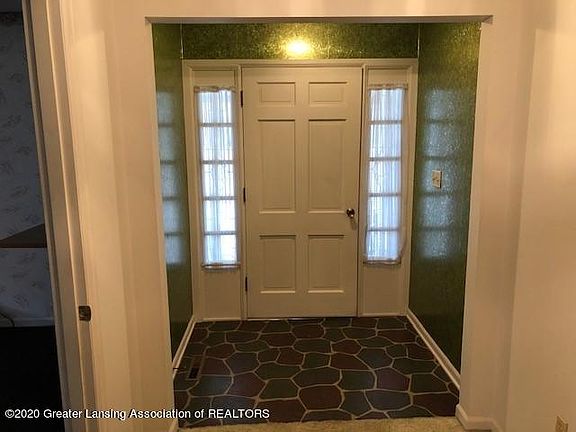 3rd image of 2912 Majestic Cir
