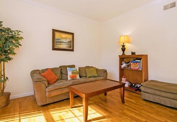 5th image of 43 Winhaven Ct