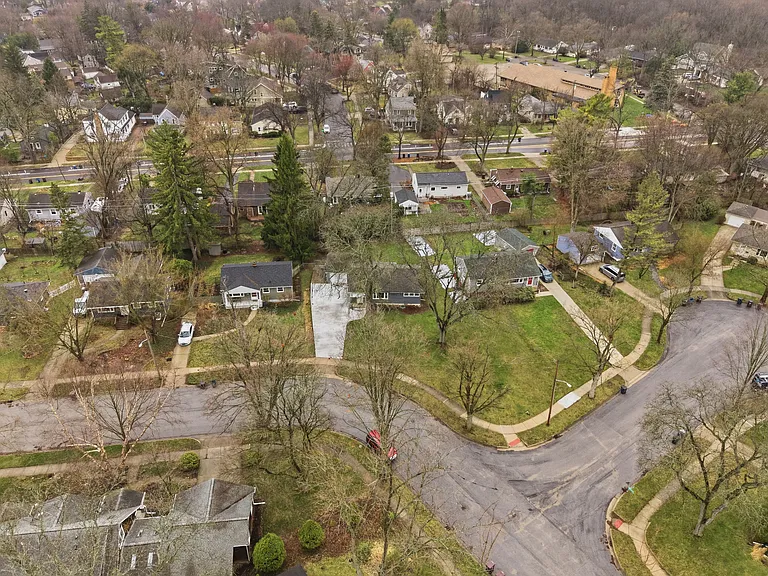 831 Loyola Dr — Photo 38