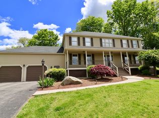 9 Windsong Rd, Cumberland, RI 02864