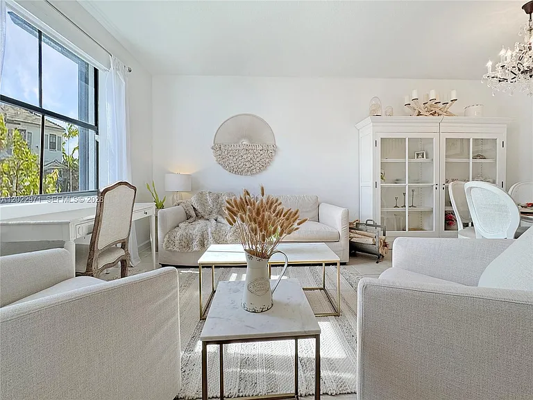 14813 SW 183rd Ter #14813 — Photo 3